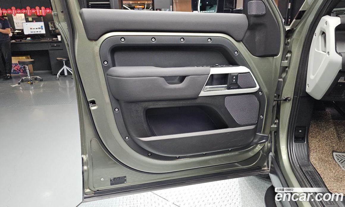 Land Rover Defender (L663) фото 24