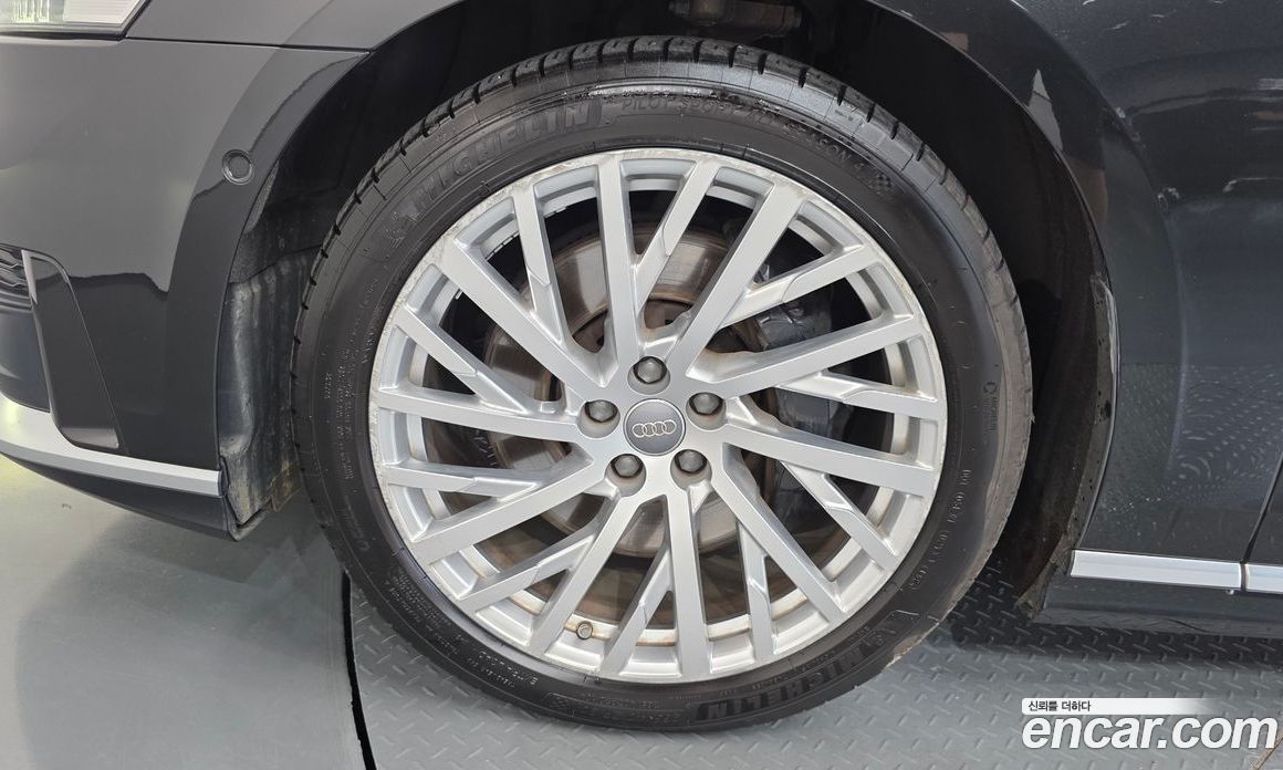 Audi A8 (D5) фото 5