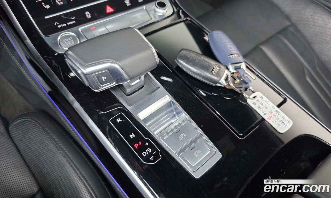 Audi A8 (D5) фото 9