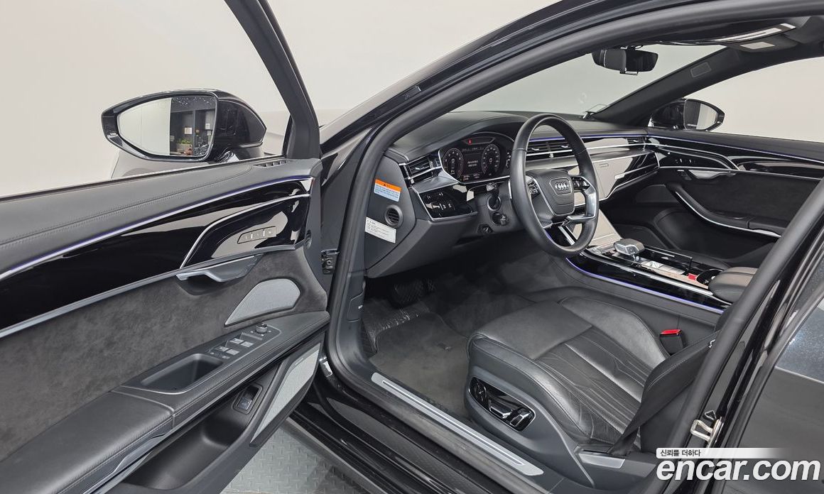 Audi A8 (D5) фото 10