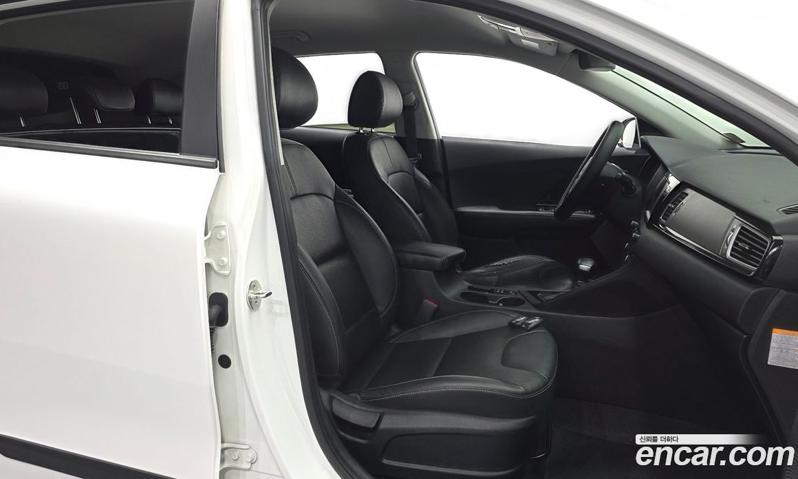 Kia Niro фото 11