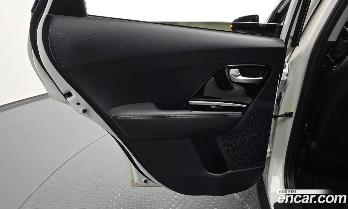 Kia Niro фото 25