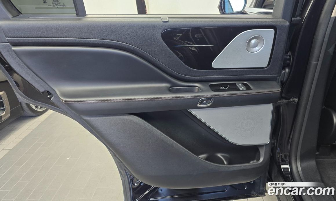 Lincoln Aviator 2nd Gen фото 24