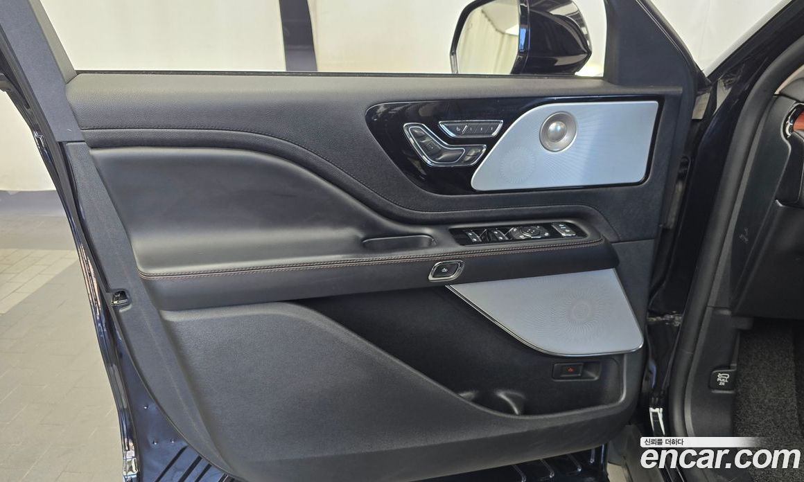 Lincoln Aviator 2nd Gen фото 25