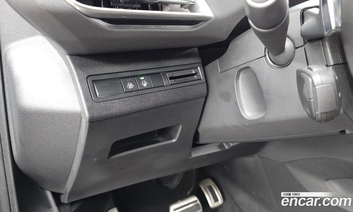 Peugeot 3008 2nd Gen фото 29