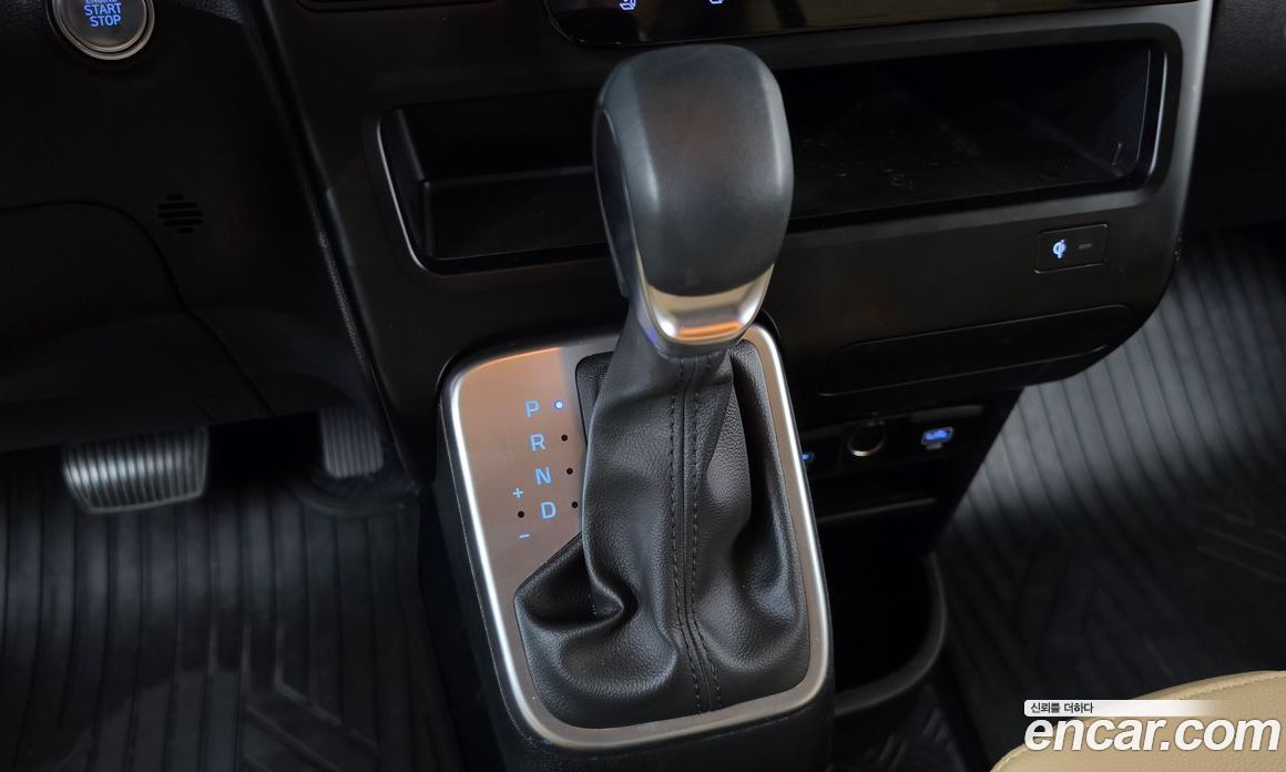Hyundai Staria фото 8