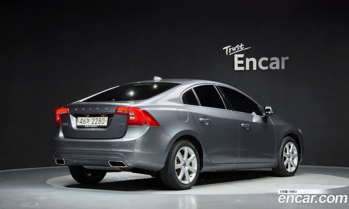 Volvo S60 фото 2