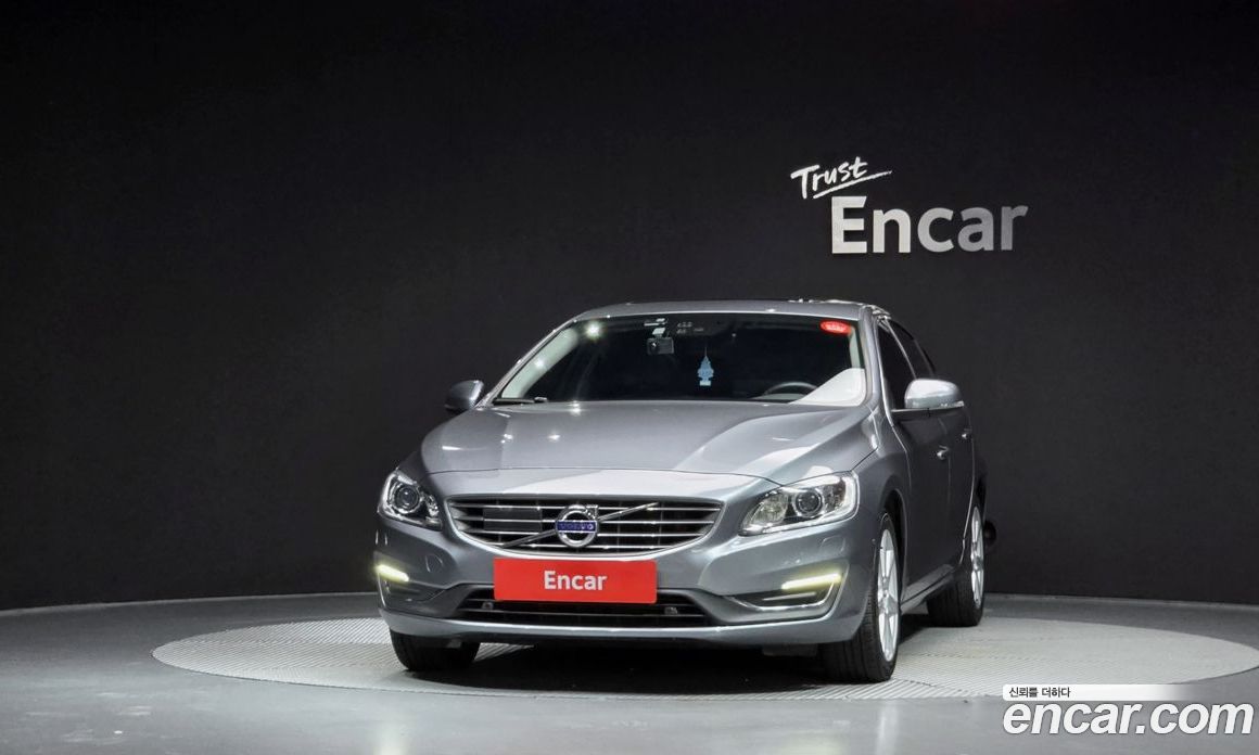 Volvo S60 фото 3