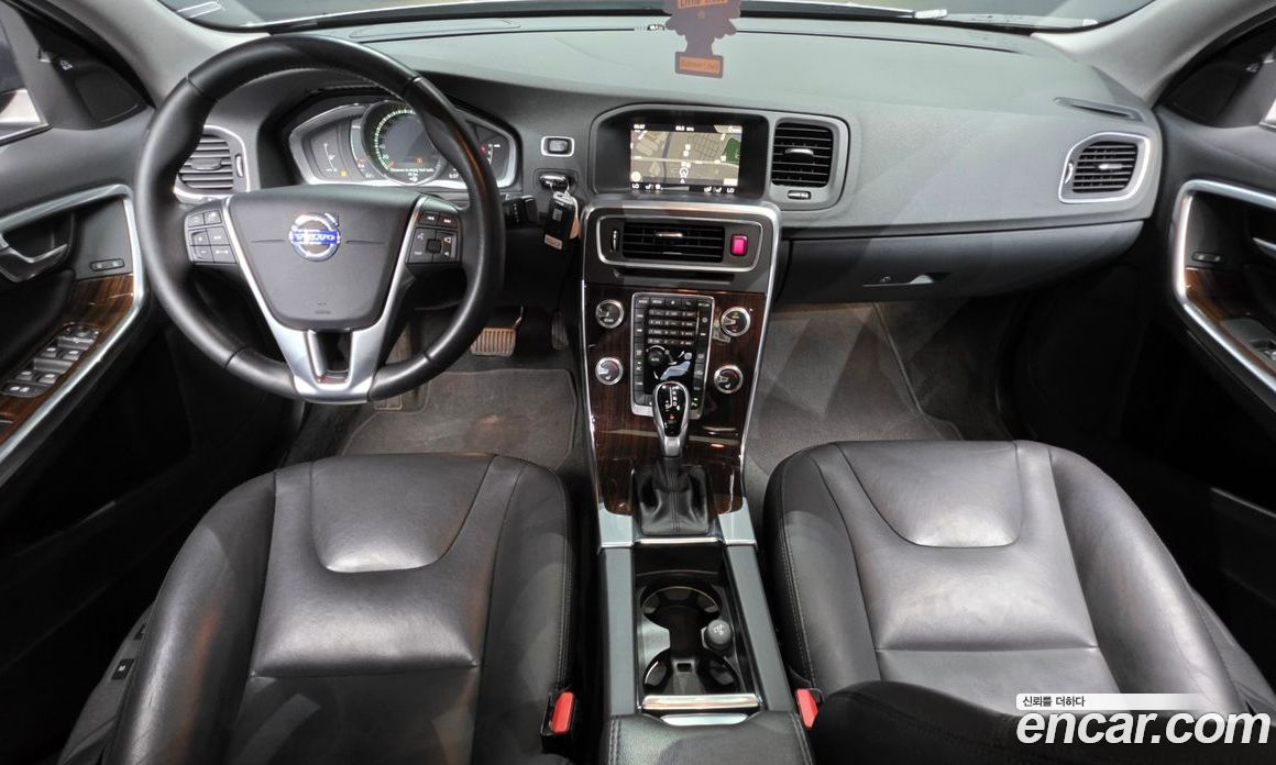 Volvo S60 фото 7