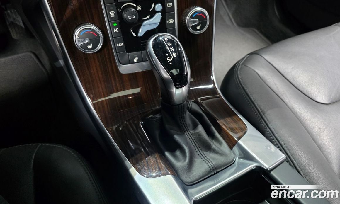 Volvo S60 фото 9