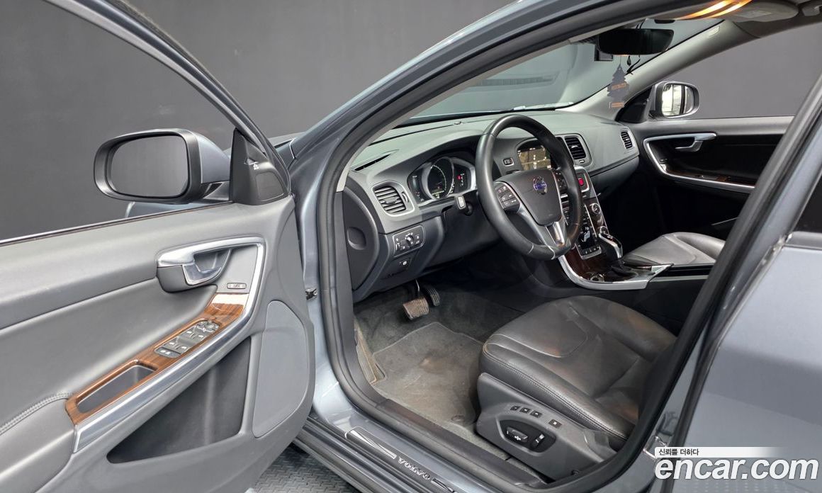 Volvo S60 фото 10