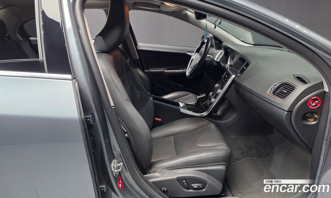 Volvo S60 фото 11