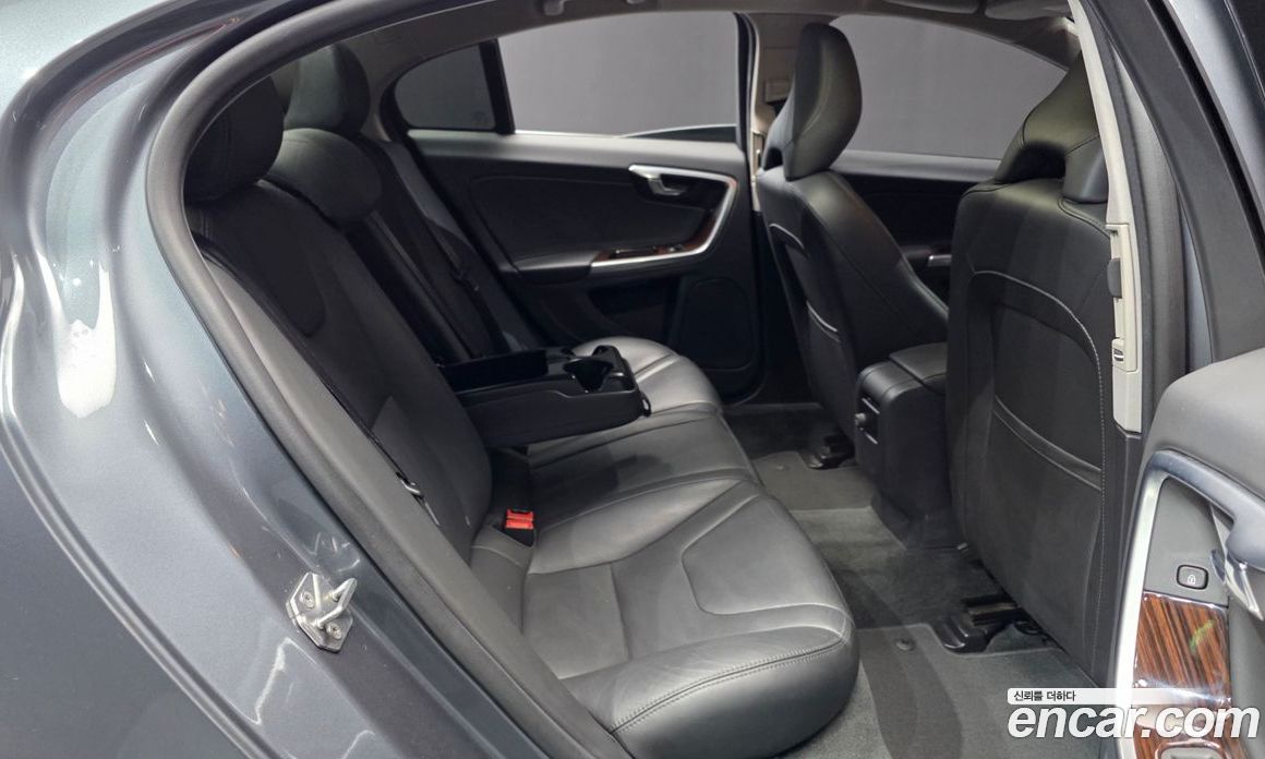 Volvo S60 фото 12