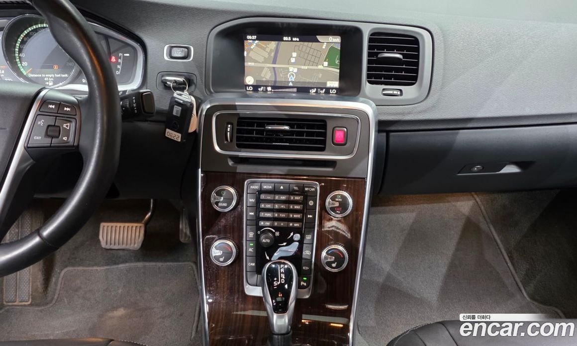 Volvo S60 фото 14