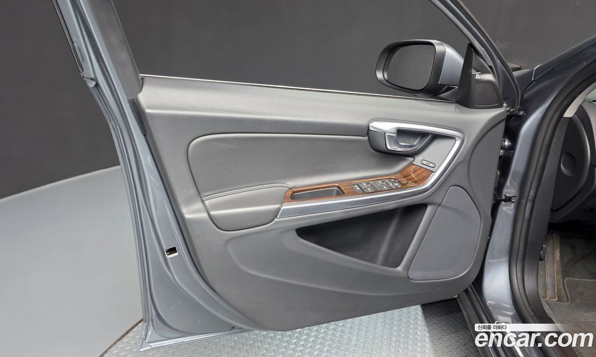 Volvo S60 фото 24