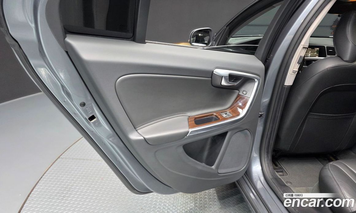 Volvo S60 фото 25