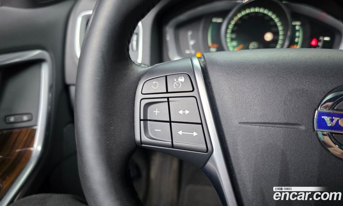 Volvo S60 фото 32