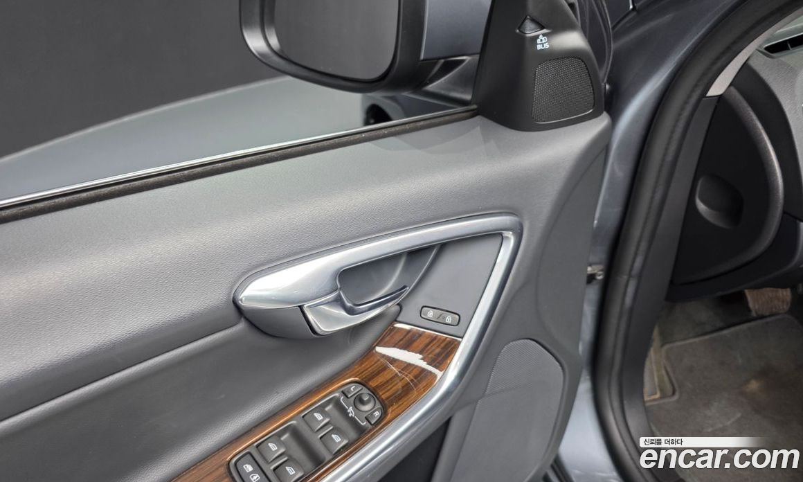 Volvo S60 фото 33