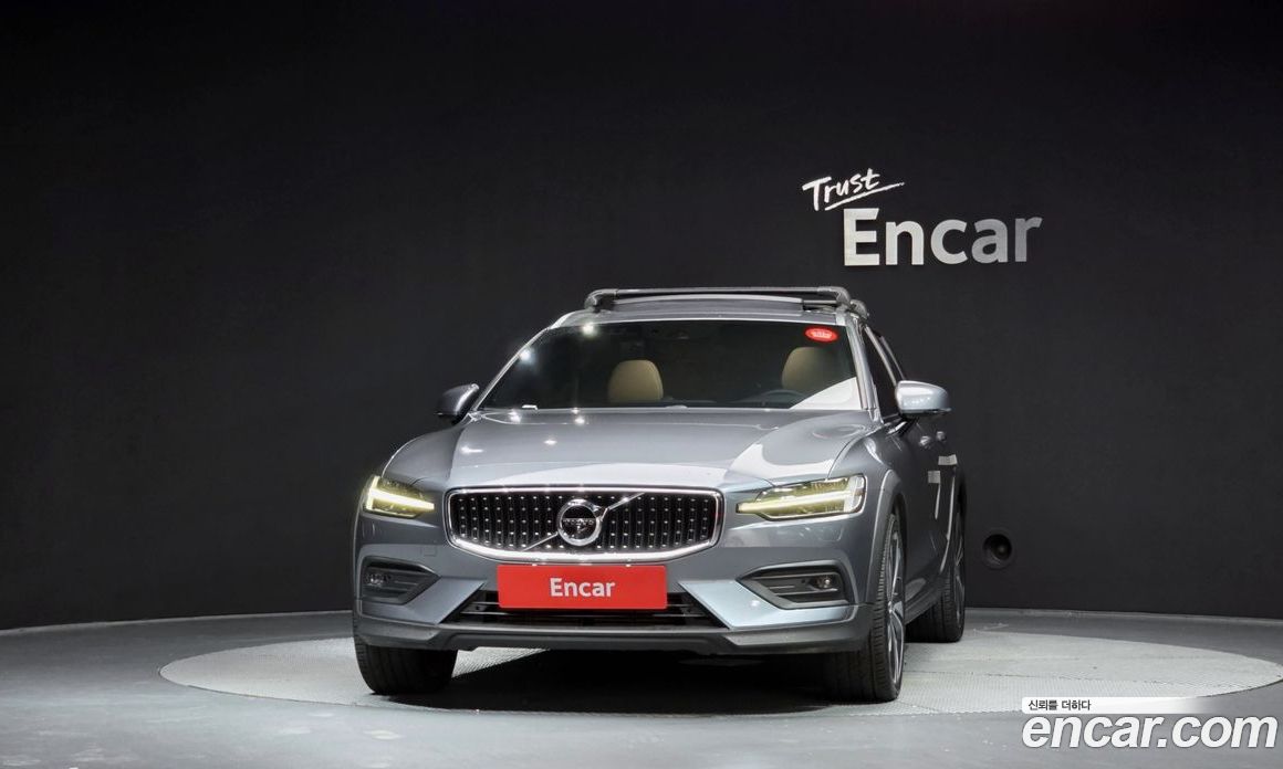 Volvo V60 Cross Country 2nd Gen фото 3