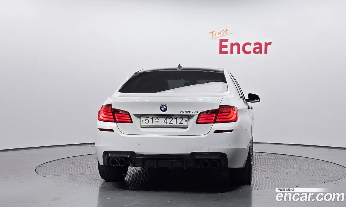 BMW 5-Series (F10) фото 4