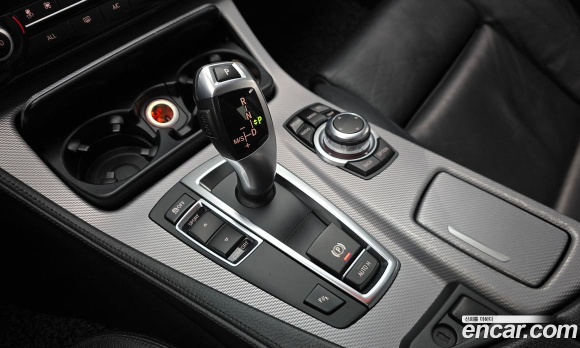 BMW 5-Series (F10) фото 9