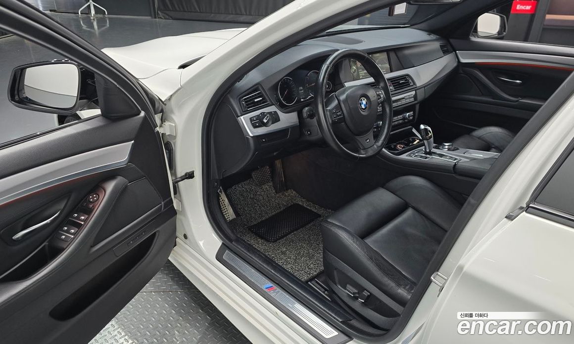 BMW 5-Series (F10) фото 10