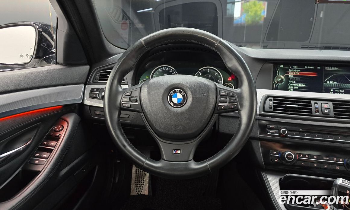 BMW 5-Series (F10) фото 12