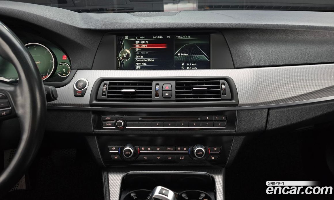 BMW 5-Series (F10) фото 13