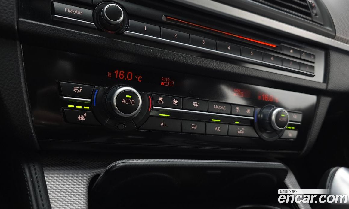BMW 5-Series (F10) фото 18