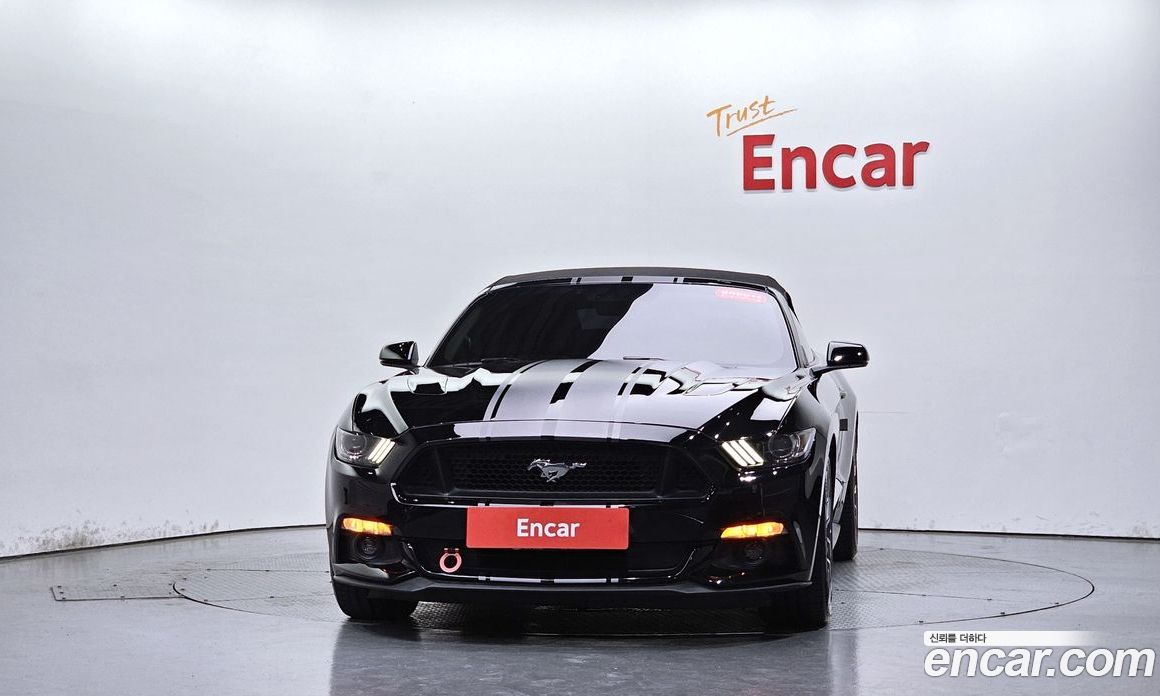 Ford Mustang фото 2