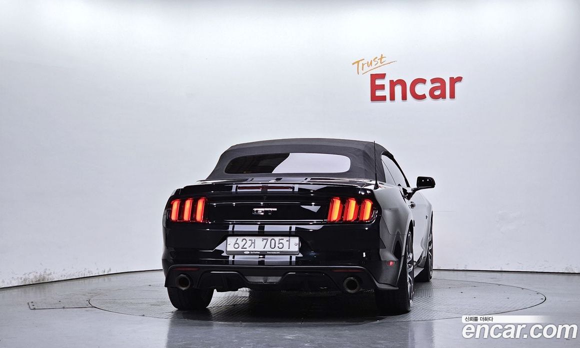 Ford Mustang фото 3