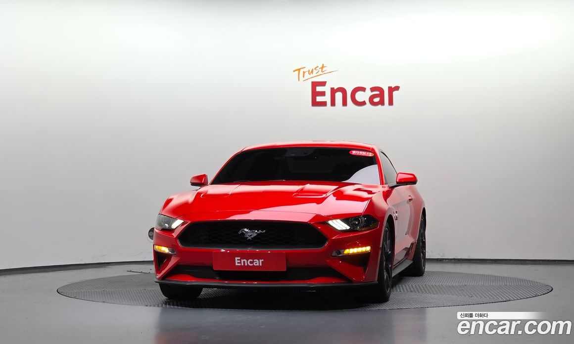Ford Mustang фото 2