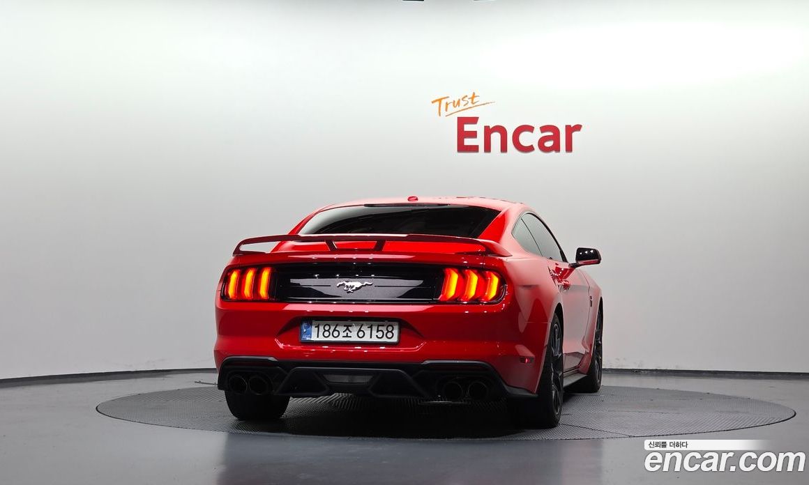 Ford Mustang фото 3