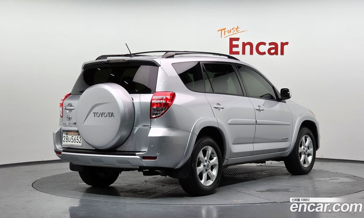 Toyota RAV4 4th Gen фото 2
