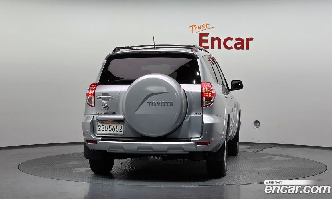Toyota RAV4 4th Gen фото 4