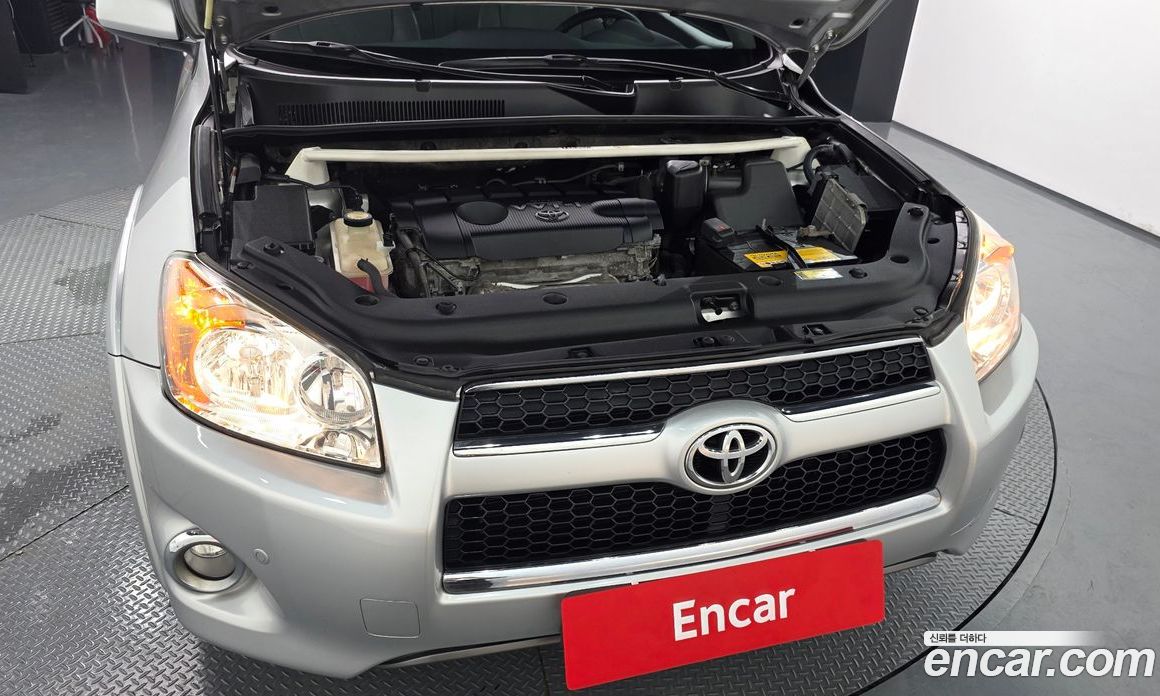 Toyota RAV4 4th Gen фото 6