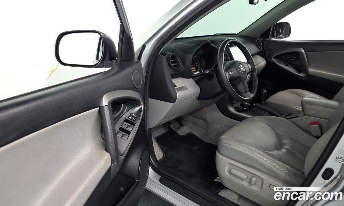 Toyota RAV4 4th Gen фото 10