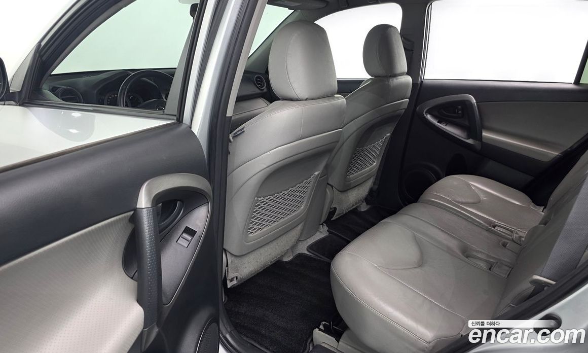 Toyota RAV4 4th Gen фото 11