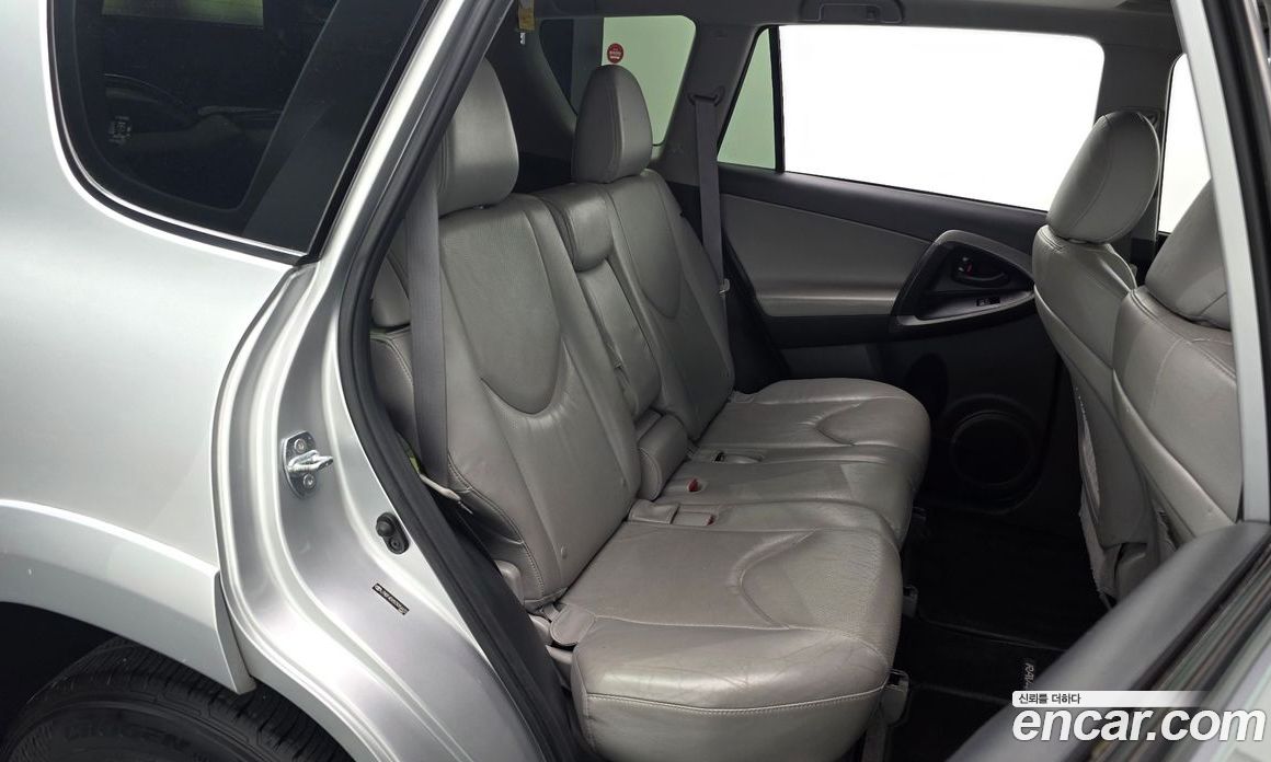 Toyota RAV4 4th Gen фото 12