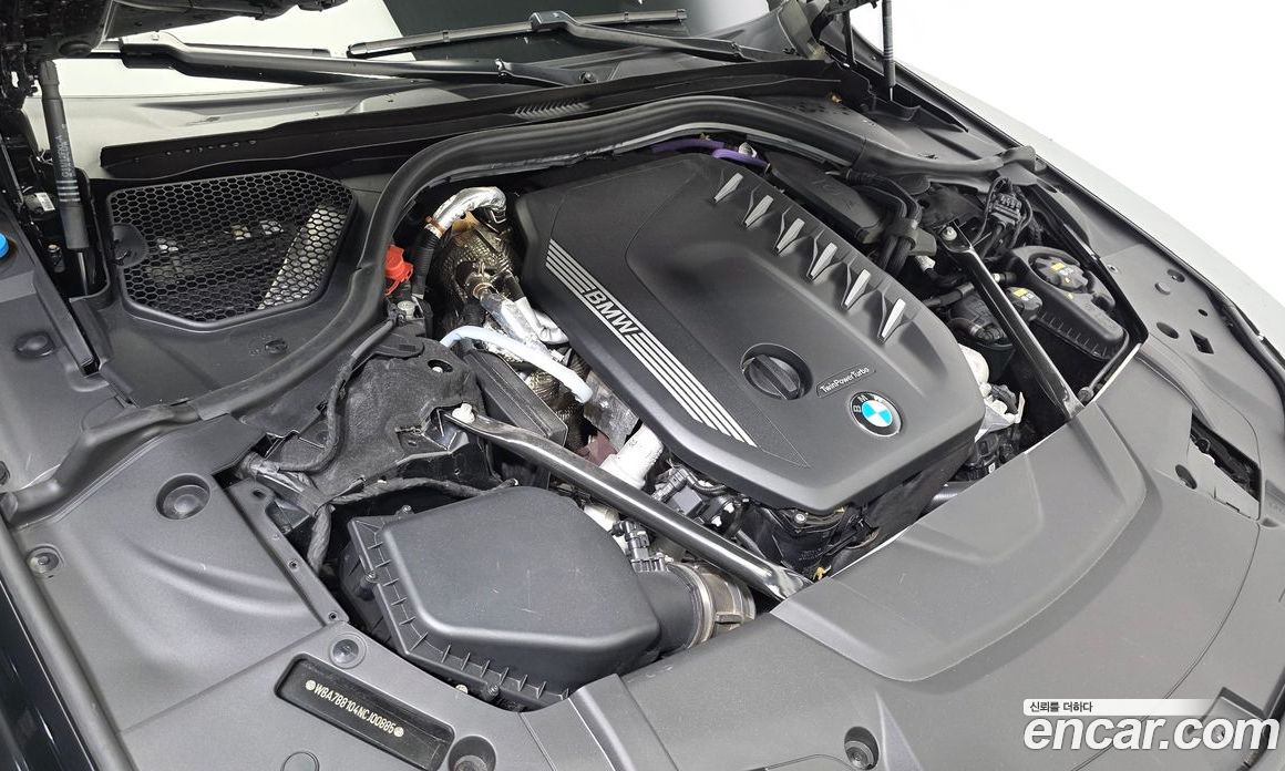 BMW 7-Series (G11) фото 6