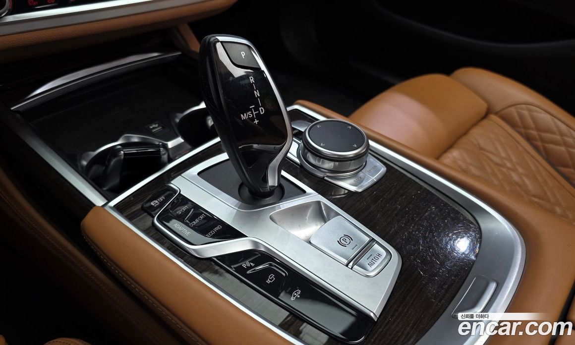 BMW 7-Series (G11) фото 9
