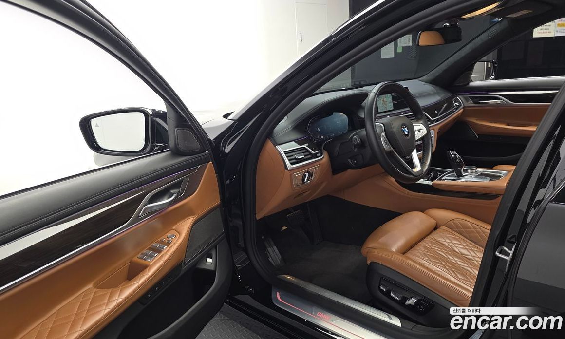 BMW 7-Series (G11) фото 10