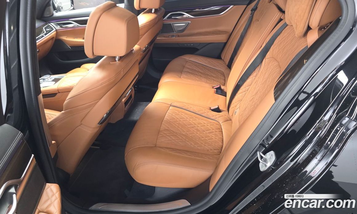 BMW 7-Series (G11) фото 11