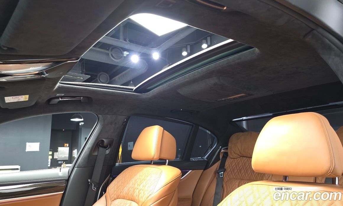 BMW 7-Series (G11) фото 16