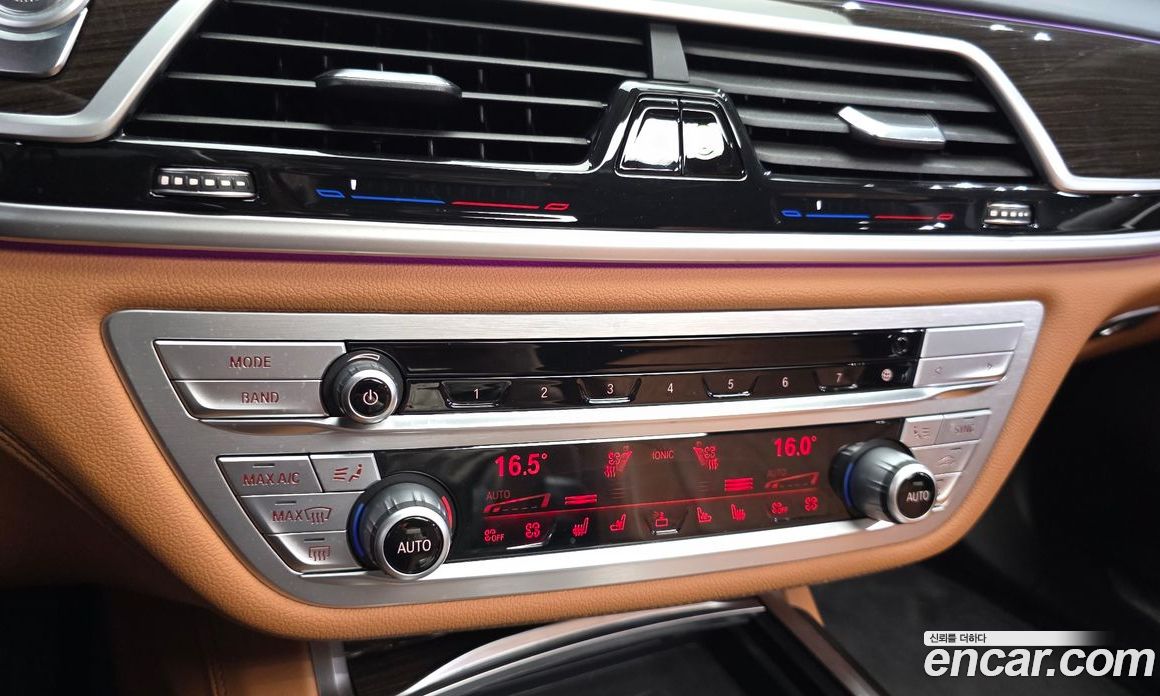 BMW 7-Series (G11) фото 19