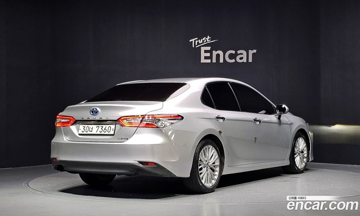 Toyota Camry (XV70) фото 2
