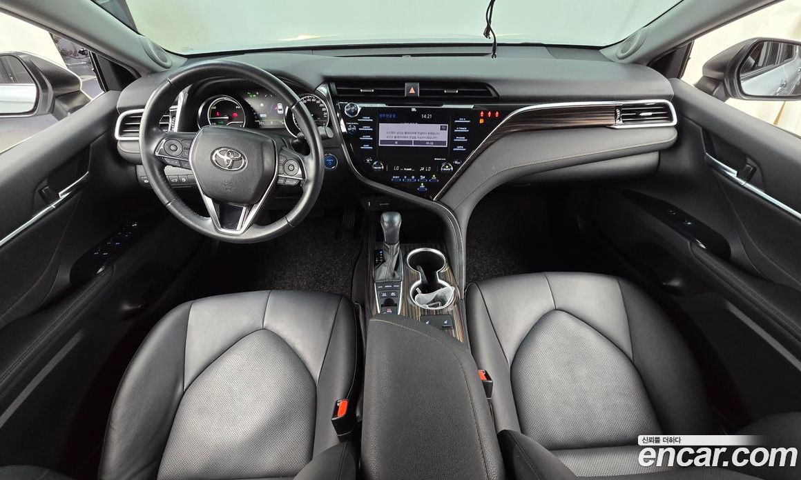 Toyota Camry (XV70) фото 7