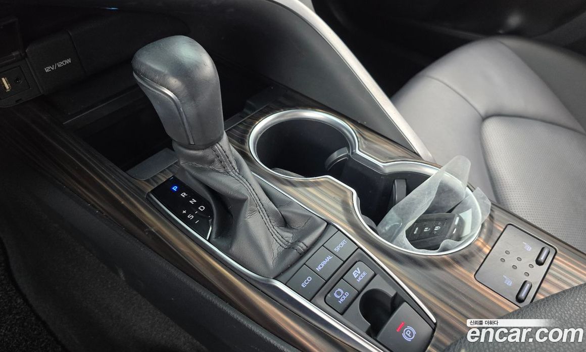 Toyota Camry (XV70) фото 9