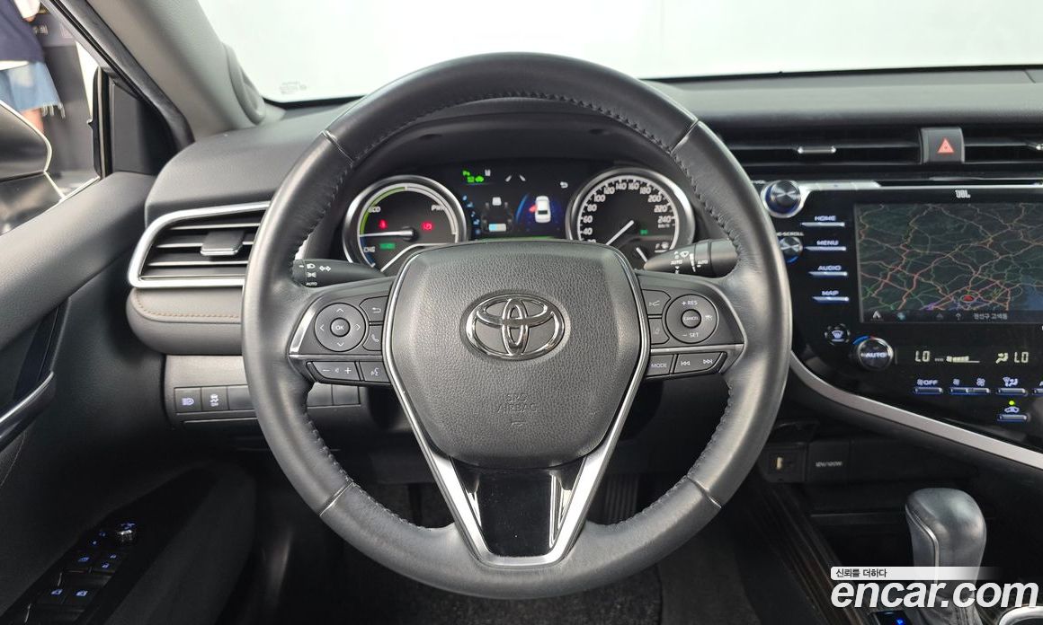 Toyota Camry (XV70) фото 13