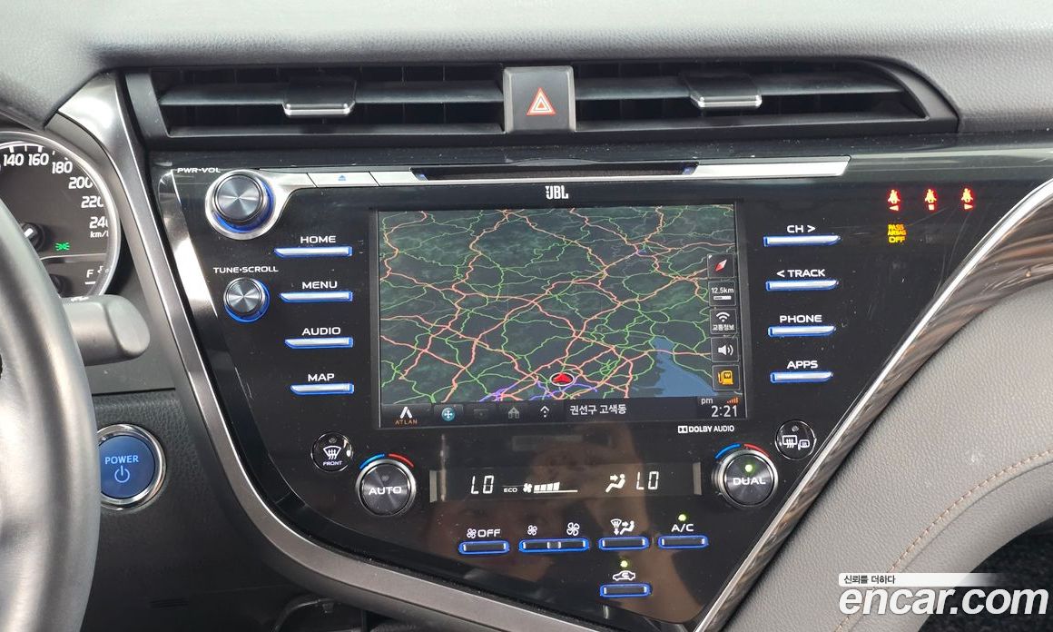Toyota Camry (XV70) фото 14
